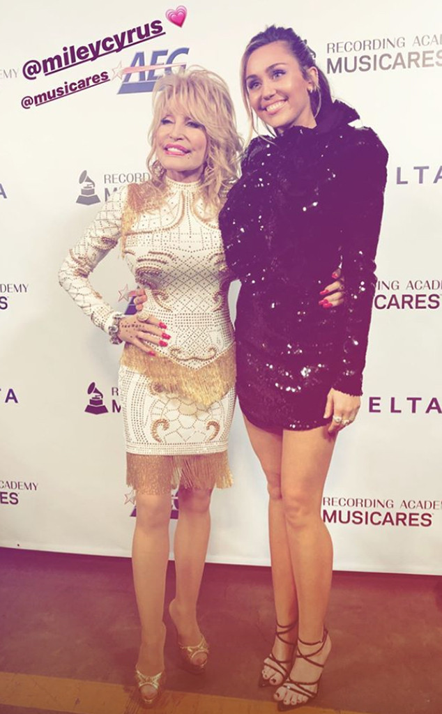 Miley Cyrus Reese Witherspoon And More Honor Dolly Parton